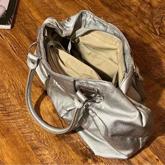 20. Aldo Silver metallic bag - Picture 5 of 13